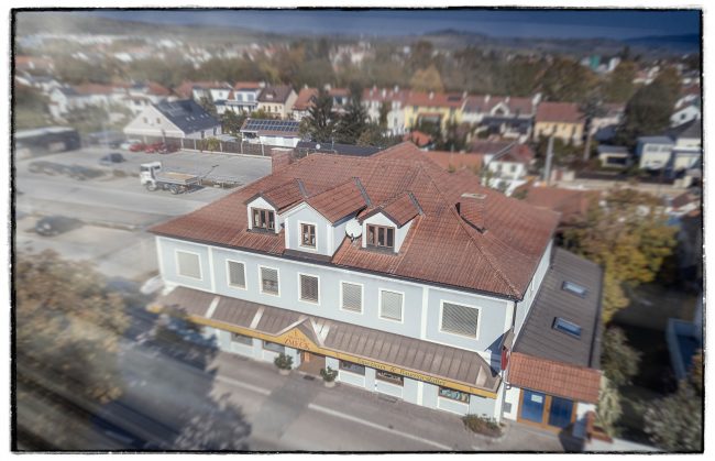 #felix_buechele, #felixfoto_at, @felix_buechele_felixfoto, Drohnenaufnahmen, Langenlois, Luftaufnahme, Mitarbeiter Portraits, Raumausstattung, Servic&More, Tapezierermeister, Verkaufsräume, Zmeck, felix@felixfoto.at, www.felixfoto.at